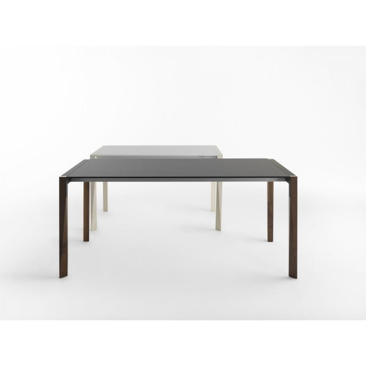 Tango table by Casamania & Horm