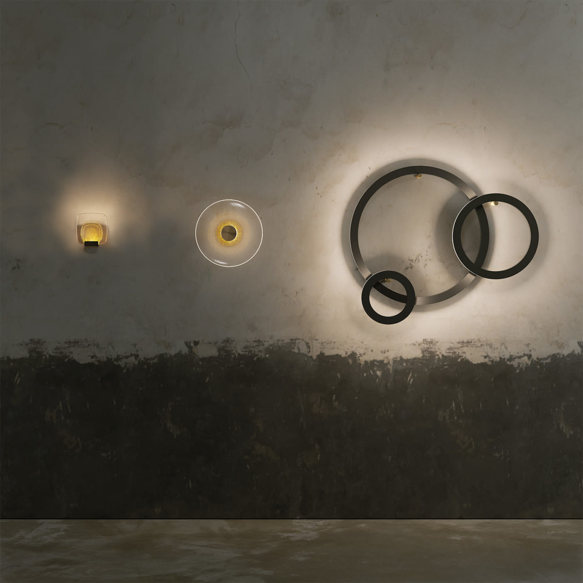 Golden disc wall lamp by Paollo Castelli