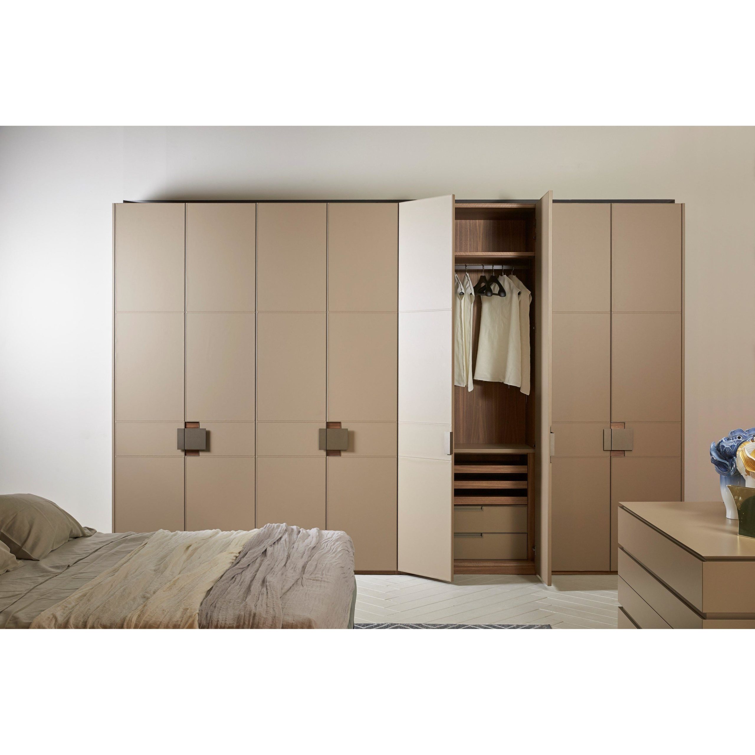 Atlante Charme Leather door Wardrobe by EmmeBi