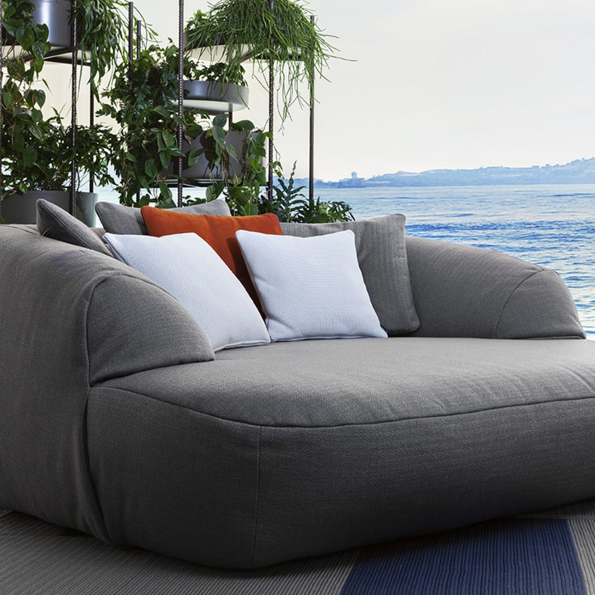 Palau Daybed by Exteta