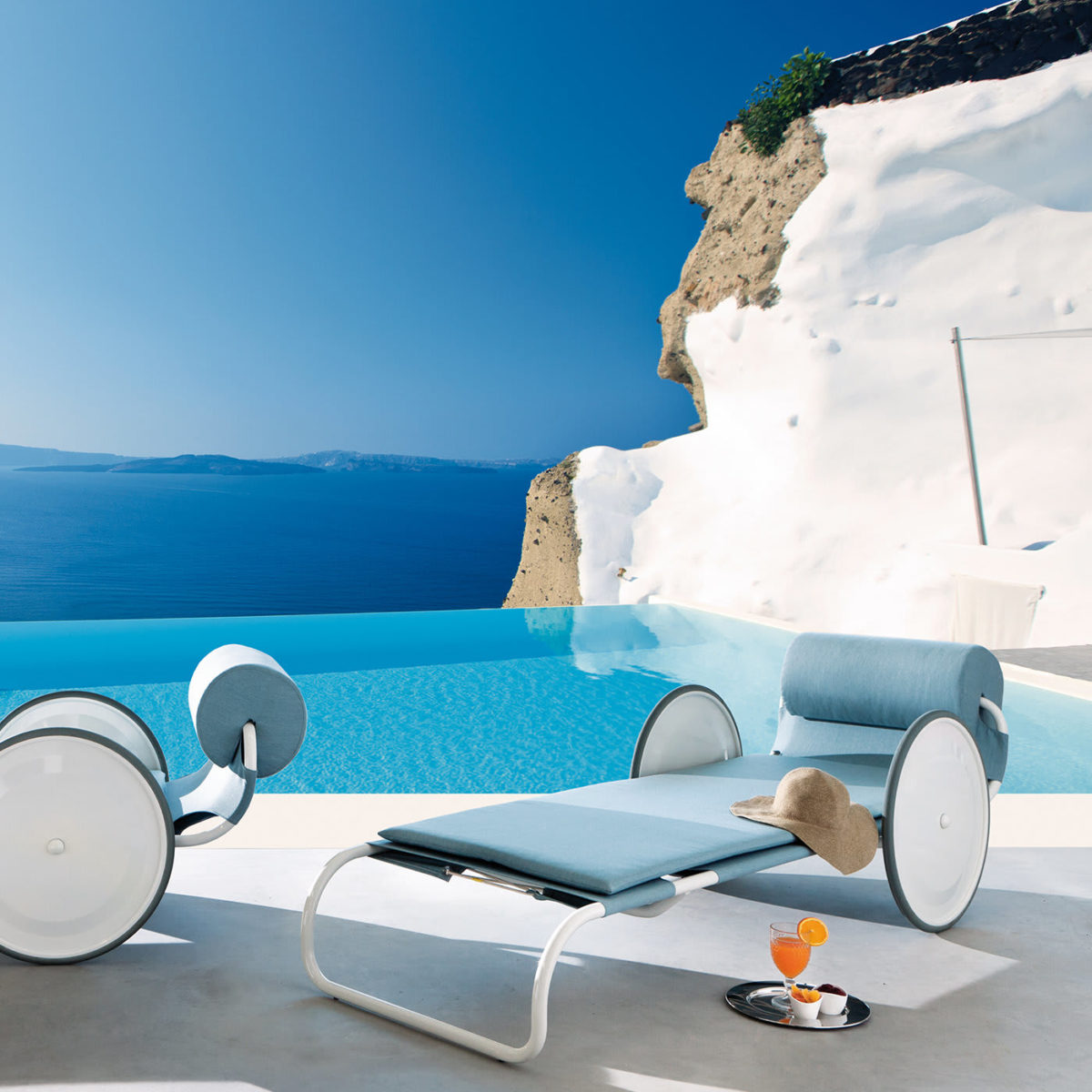 Locus Solus White Sun Lounger by Exteta