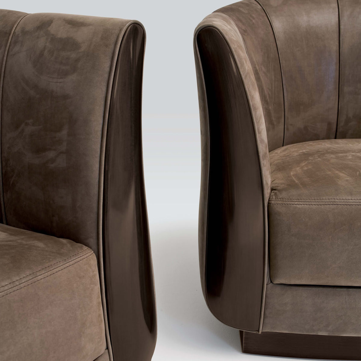 Giglio Armchair by Minotti Collezioni