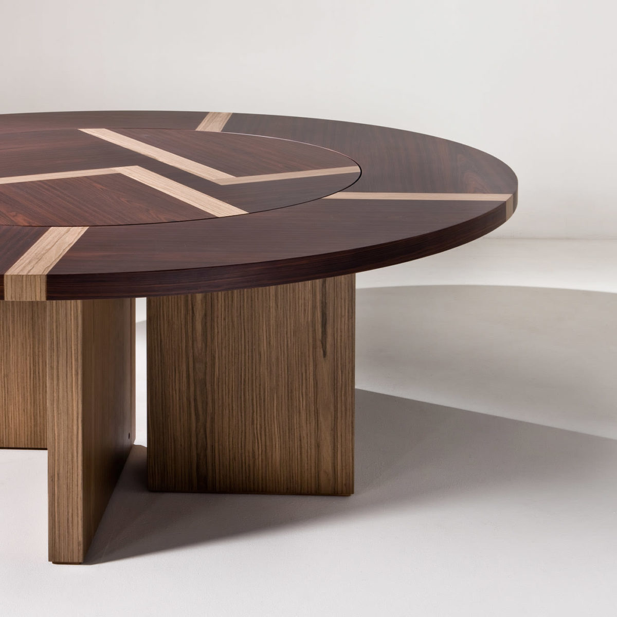 BD 07 Dining Table by Laura Meroni