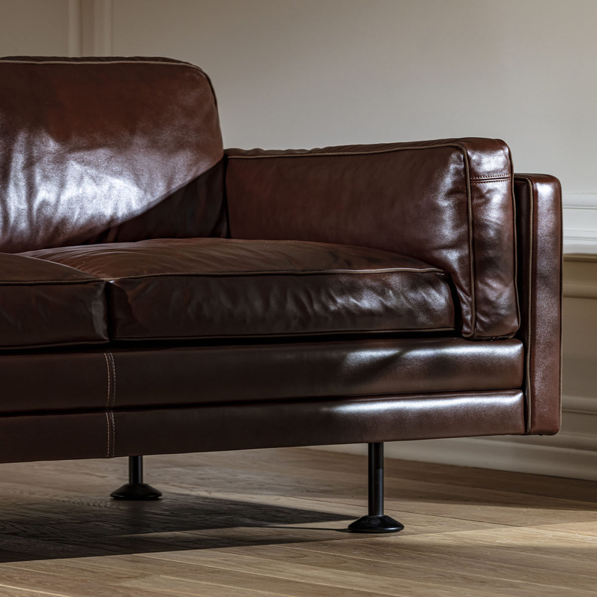 Quinto leather sofa by Galimberti Nino