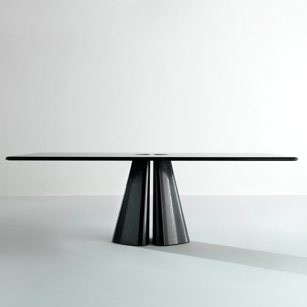 Raja Dining Table by Laura Meroni