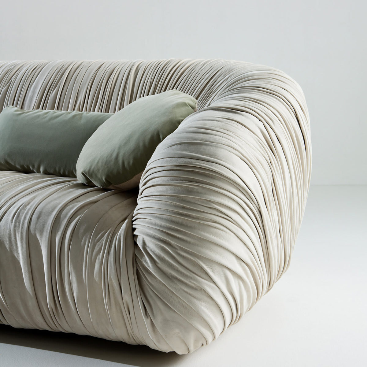 Drapè Sofa by Laura Meroni