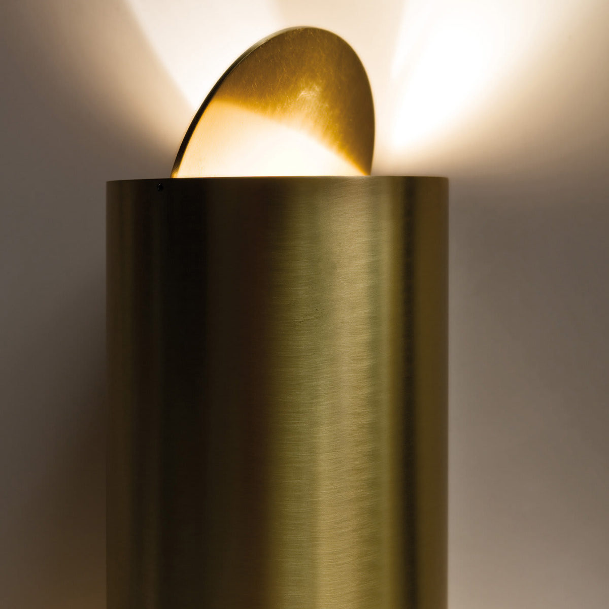 Tubo Tavolo Table Lamp by Laura Meroni