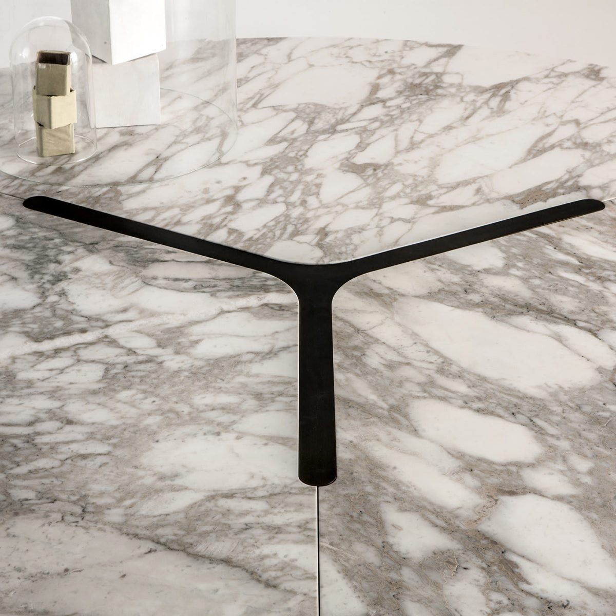 Infinity Dining Table by Laura Meroni