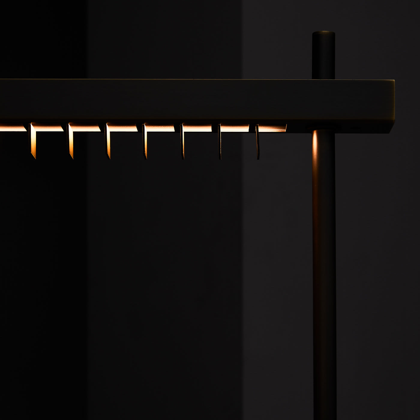 1616150916814-atemny-_0000_vcm_table_part_0320210329-37-1q91x3o